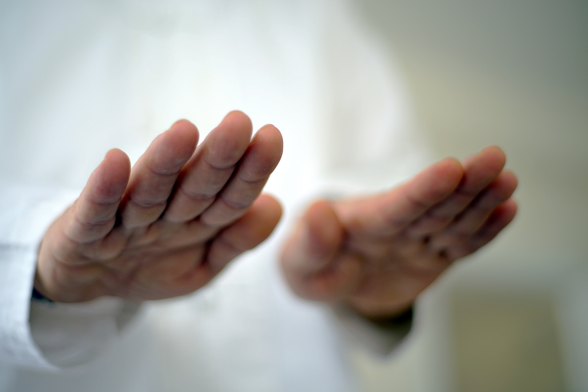 Hands close up Reiki master and massage